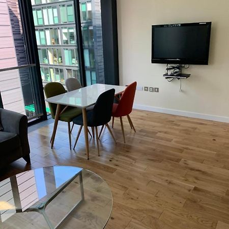 Quartermile 1 Bedroom Apartment - With Free Parking Included Edinburgh Bagian luar foto