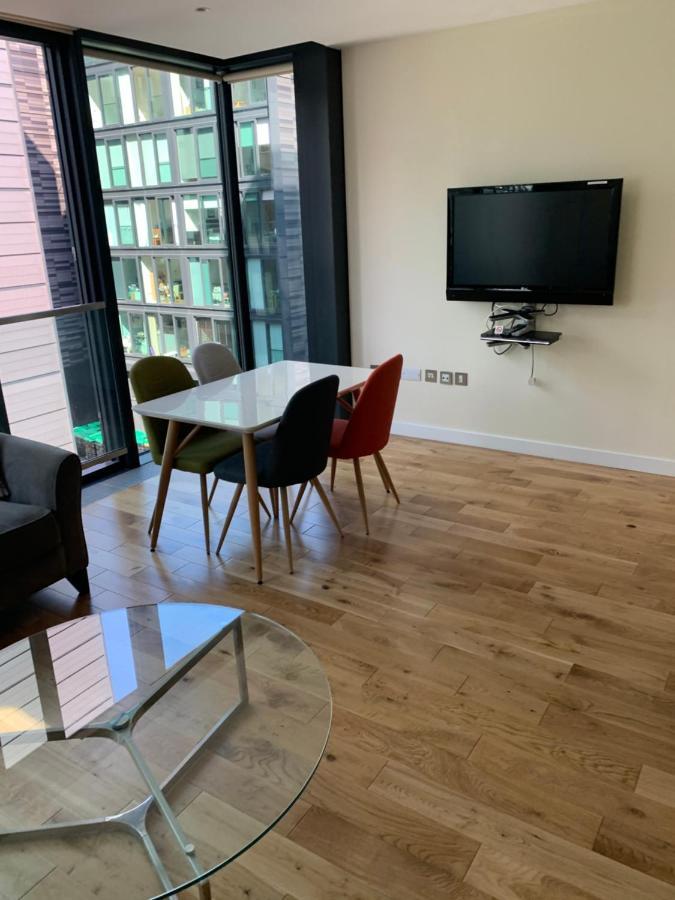 Quartermile 1 Bedroom Apartment - With Free Parking Included Edinburgh Bagian luar foto